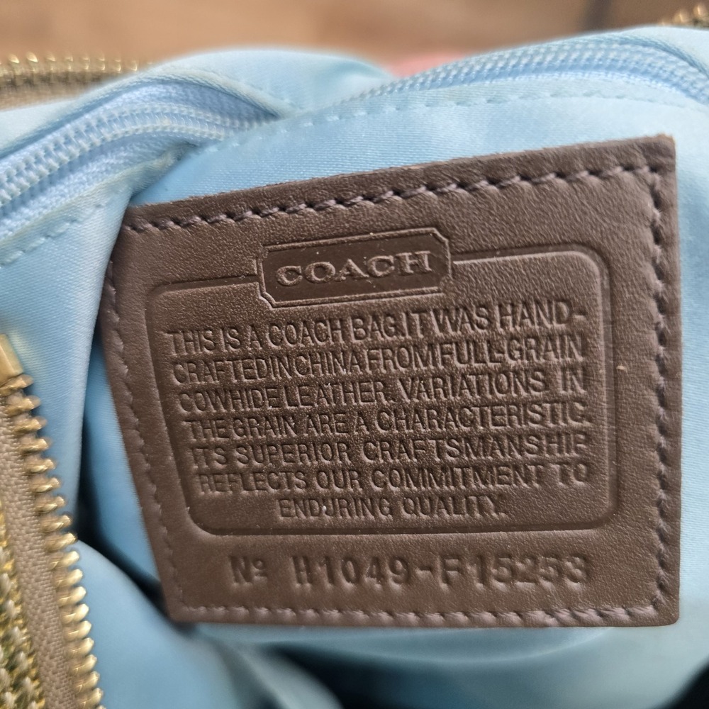 Coach F15253 Shoulder Handbag Color Gold In Patent Genuine Leather Gold Hardware - Picture 7 of 16